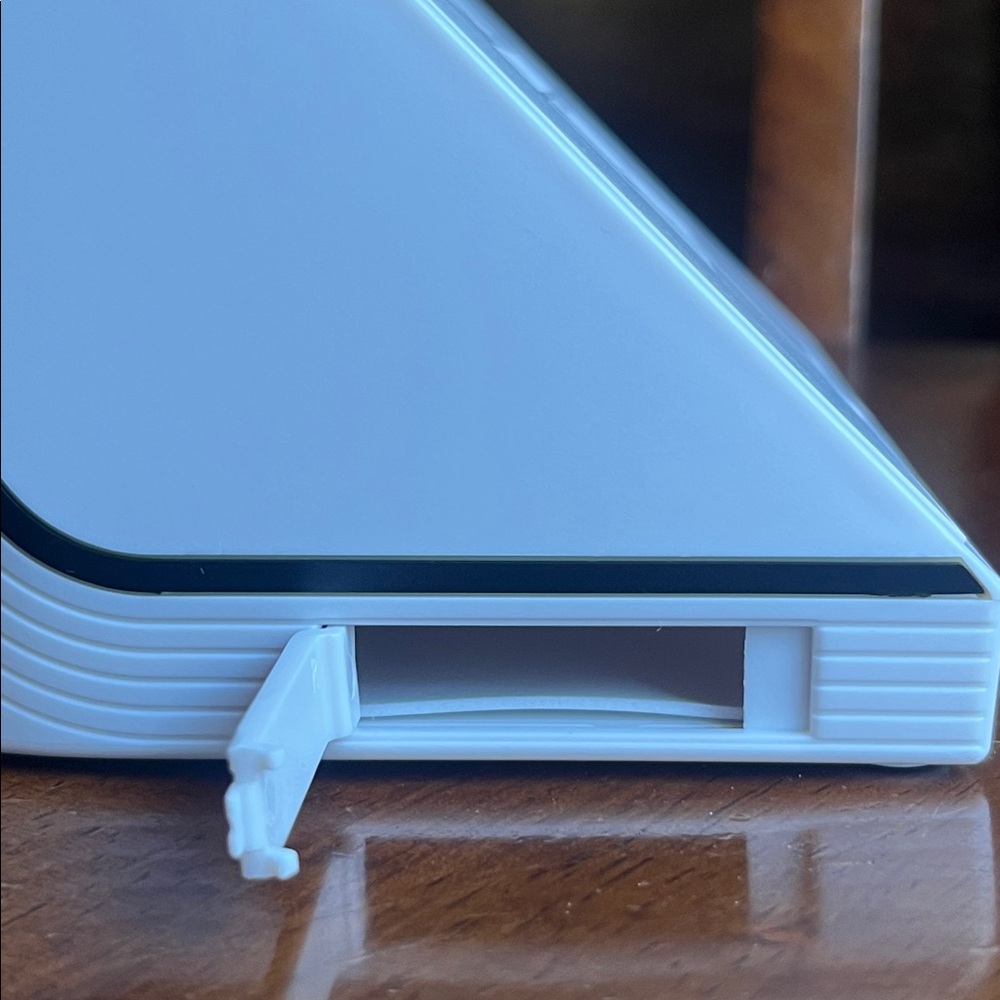 Smartphone Projector with 40" Screen - Picture 5 of 6